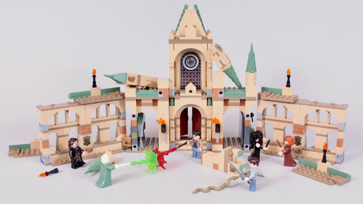 LEGO’s Battle of Hogwarts is a clever approach to what could have been a boring set