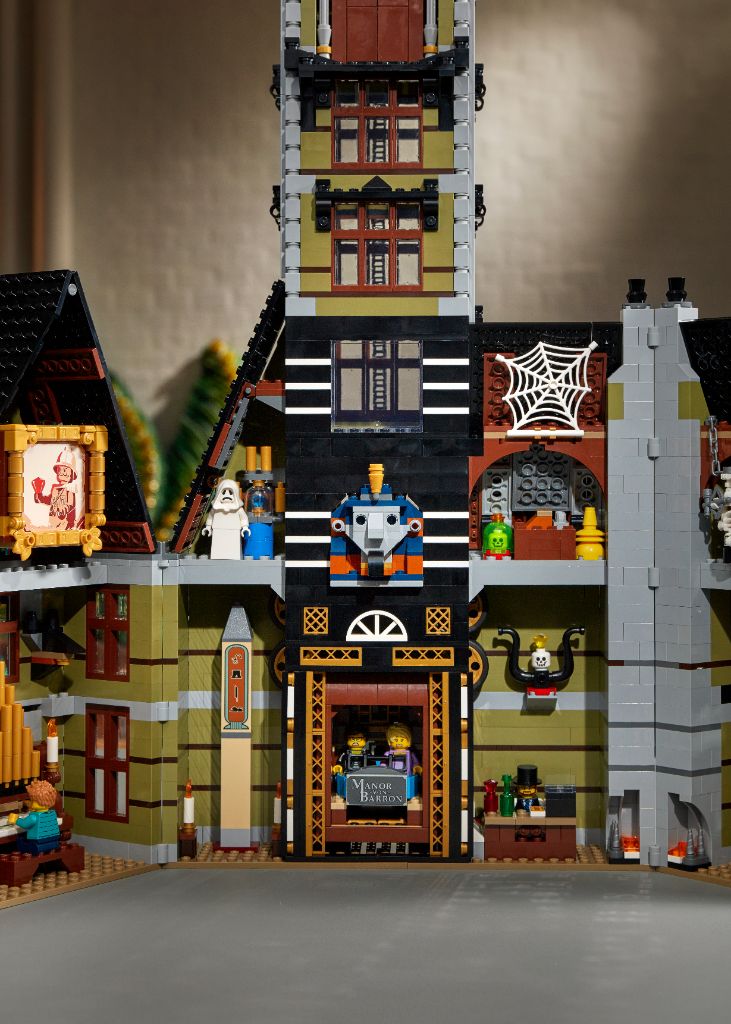 LEGO 10273 Haunted House 24