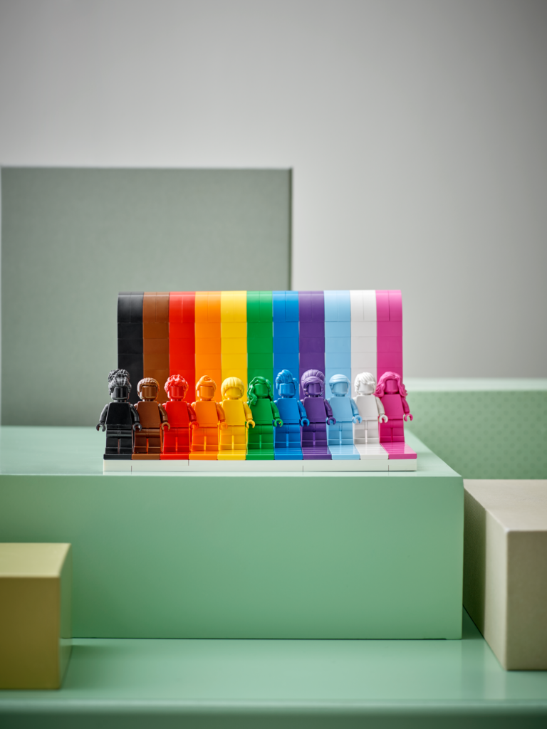 LEGO 40516 Everyone is Awesome 10