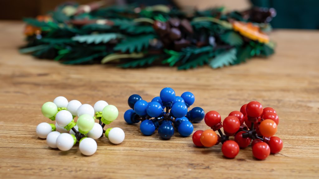 LEGO icons 10340 Wreath 4 1024x576