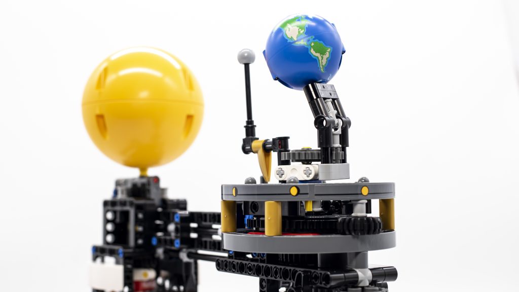 LEGO Technic 42179 Planet Earth and Moon in Orbit 27 1024x576