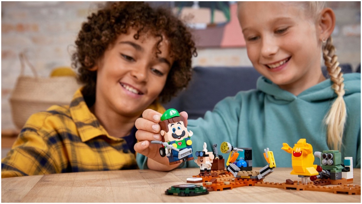 How does LEGO Luigi's Mansion compare to the real thing?