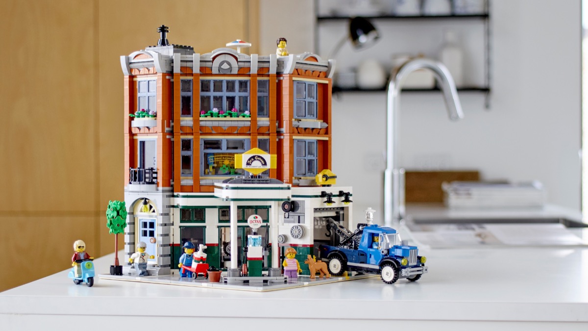 Two retiring LEGO Creator Expert sets are available to order again
