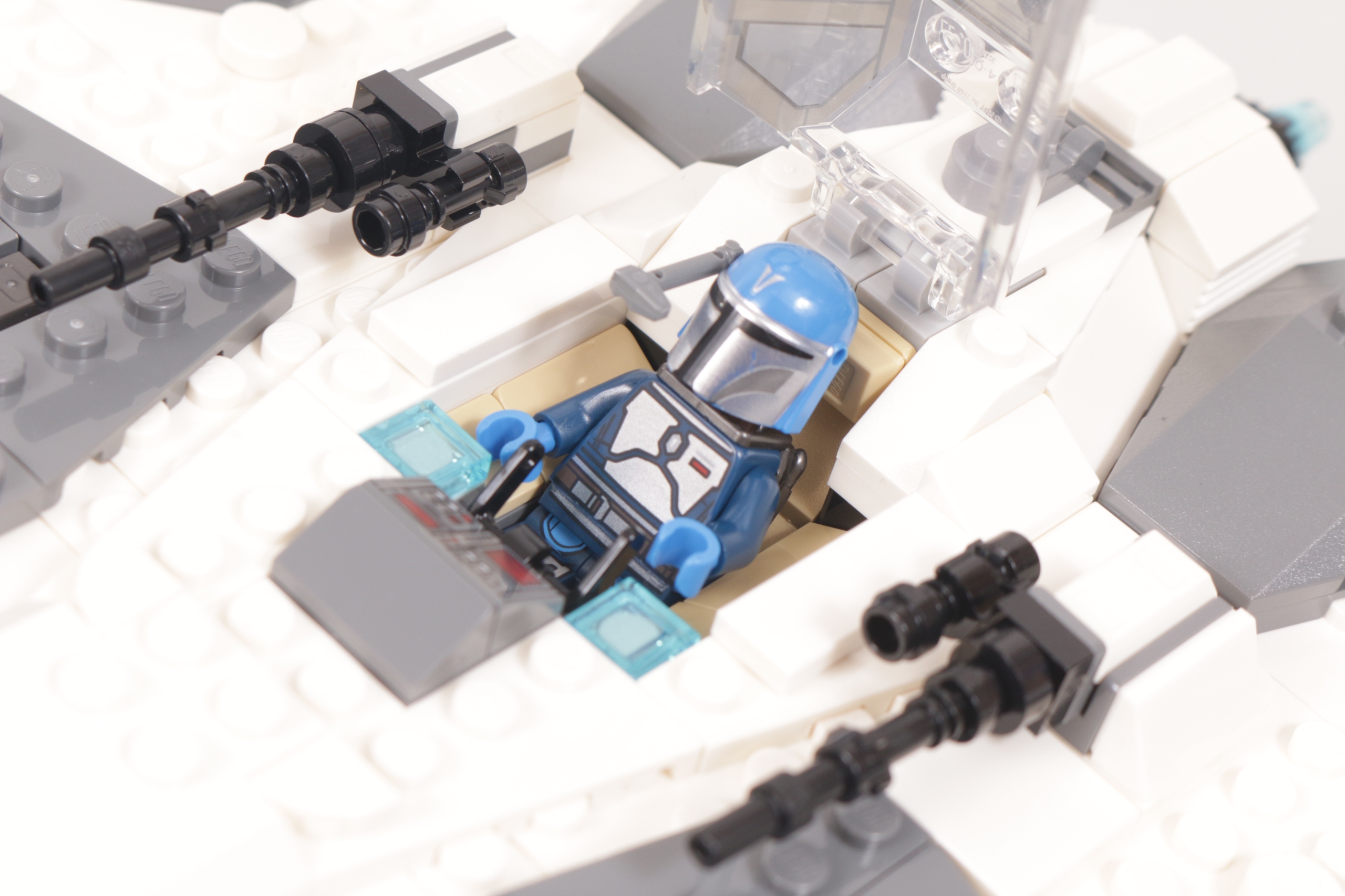 LEGO Star Wars 75348 Mandalorian Fang Fighter vs. TIE Interceptor review 30 scaled