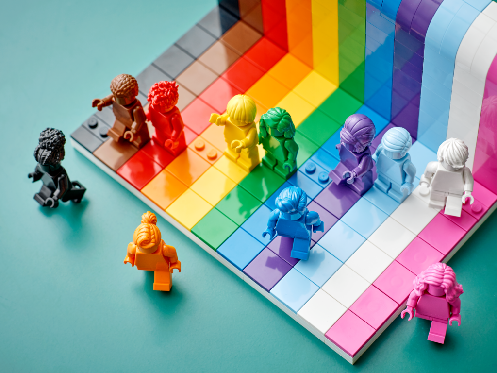 LEGO 40516 Everyone is Awesome 9