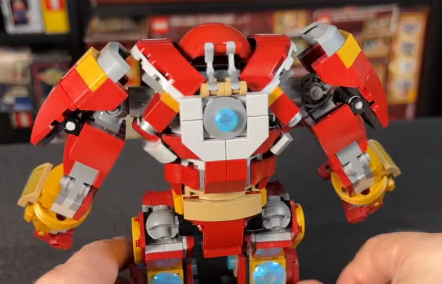 LEGO Marvel 76247 The Hulkbuster Battle of Wakanda first look back