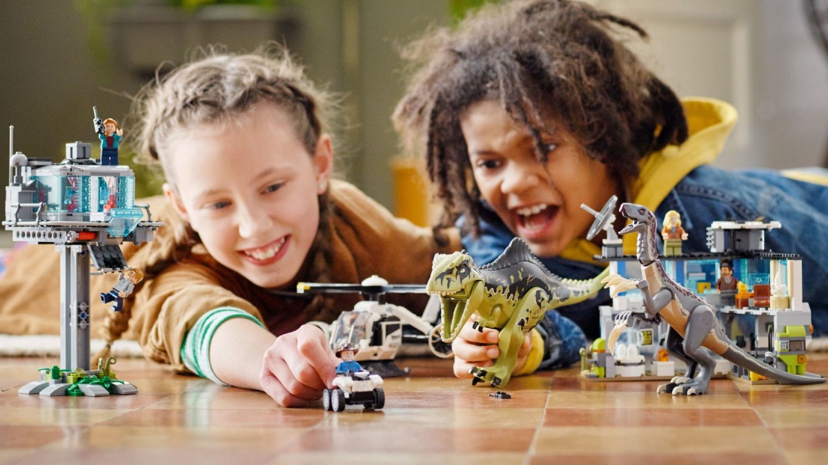 35% off LEGO Jurassic World 76949 Giganotosaurus & Therizinosaurus Attack at Argos