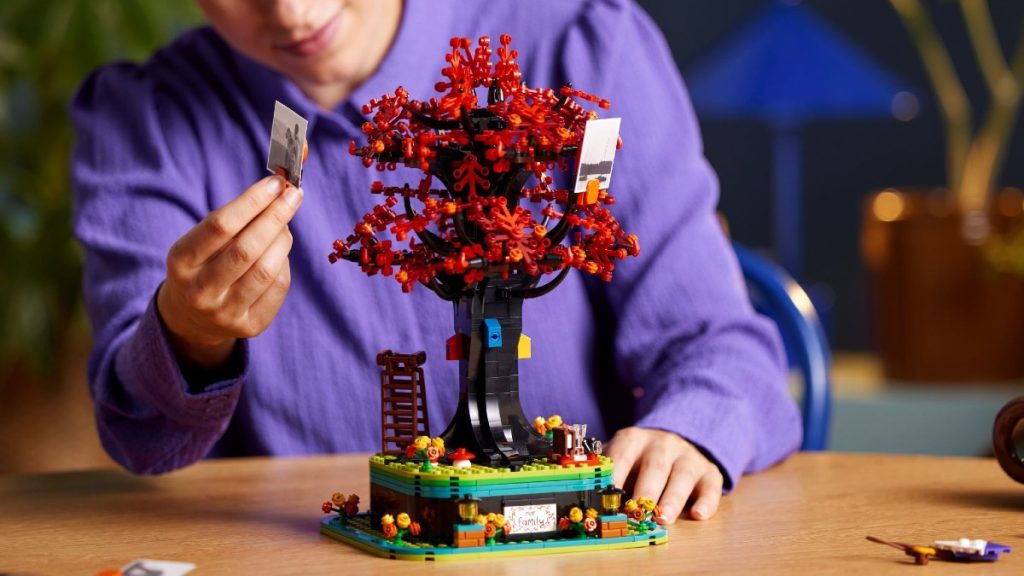 LEGO Ideas 21346 family tree building lifestyle featured 1024x576