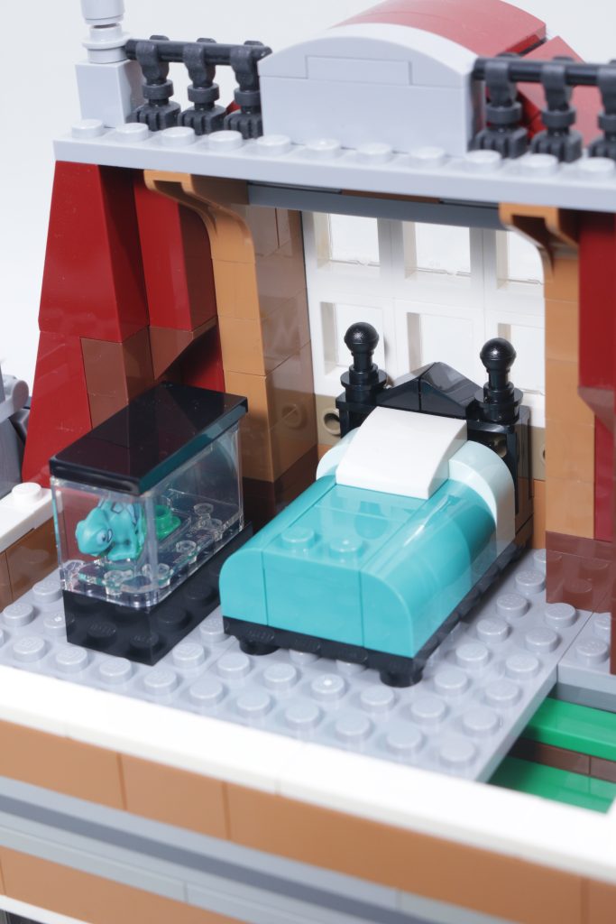 LEGO Icons 10350 Tudor Corner second review plus comparison with 10251 Brick Bank and 10270 Bookshop 40 683x1024