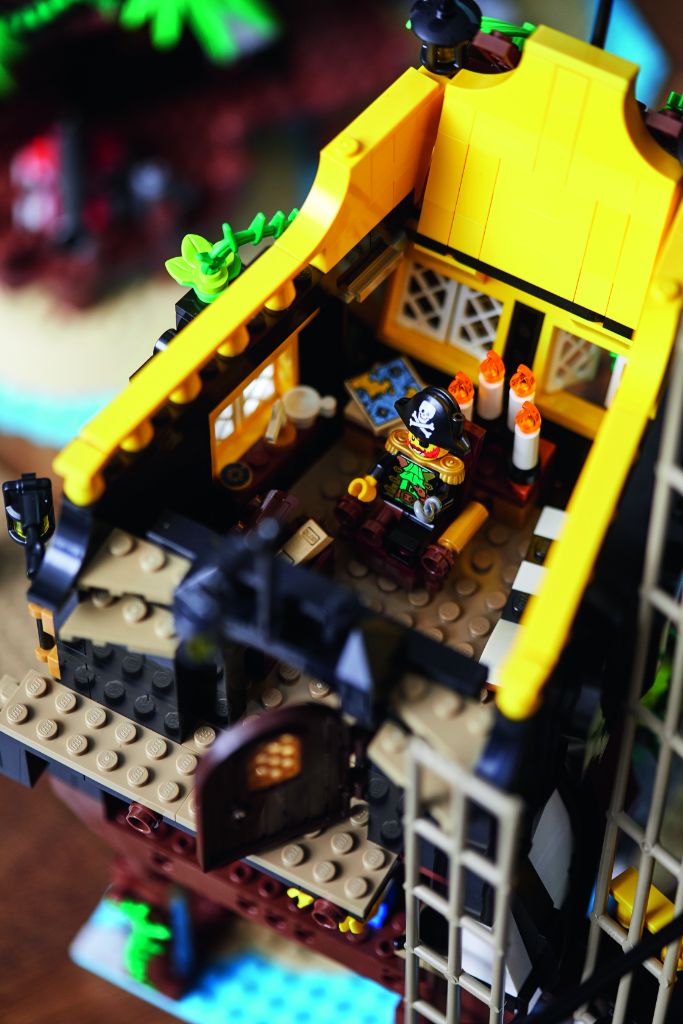 LEGO Ideas 21322 Pirates of Barracuda Bay 45