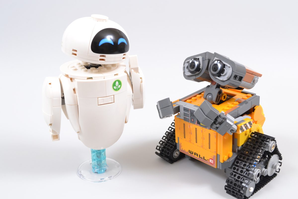 LEGO Disney 43279 WALL E and EVE 26 1200x800
