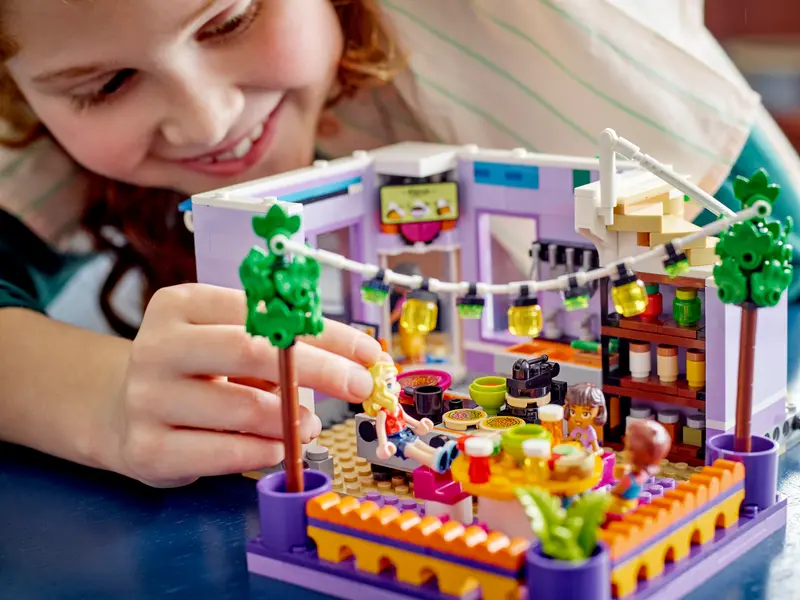 LEGO Friends 41747 Heartlake City Community Kitchen Lifestyle