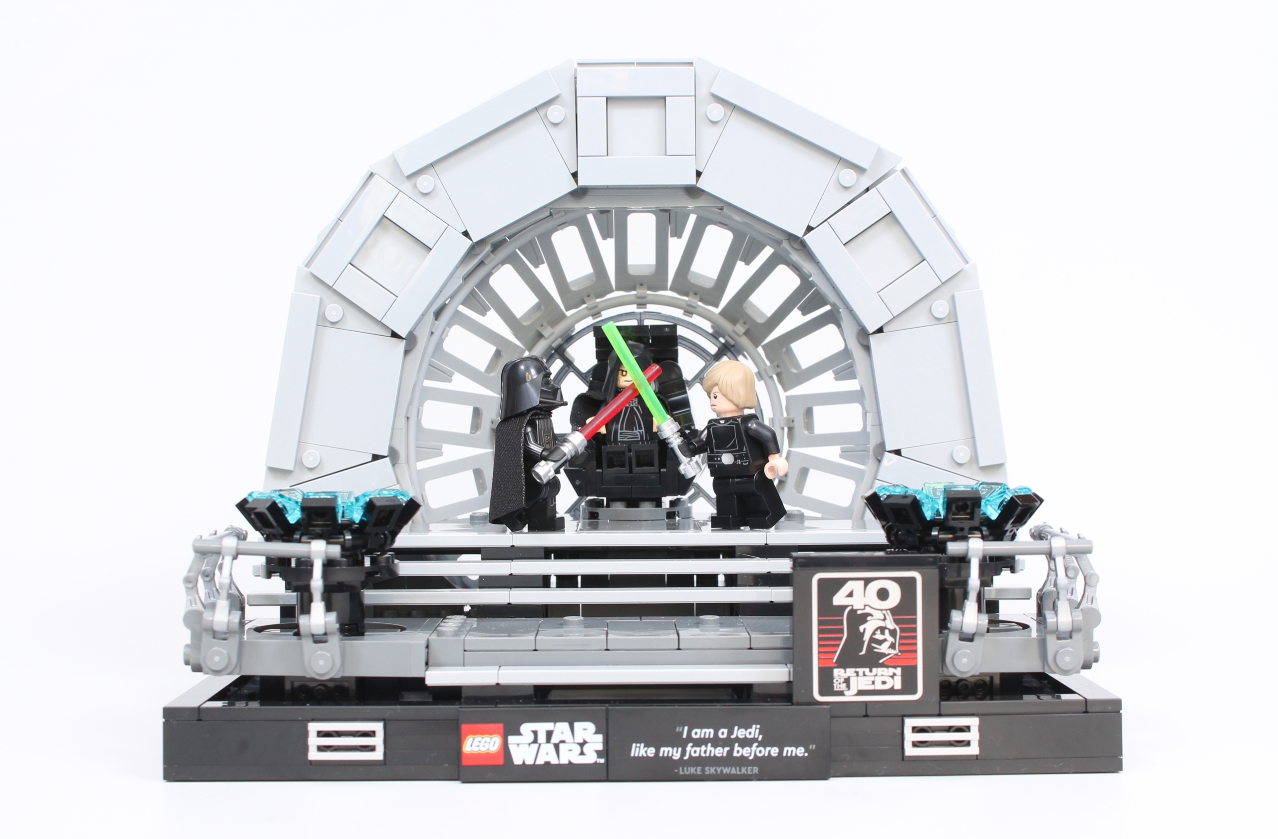 LEGO Star Wars 75352 Emperors Throne Room Diorama review 1 scaled
