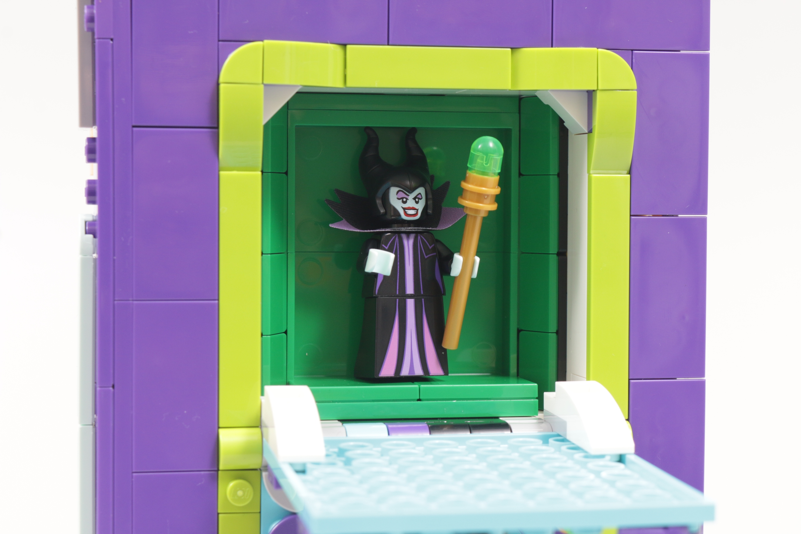 LEGO Disney 100 43227 Villain Icons review 20 scaled