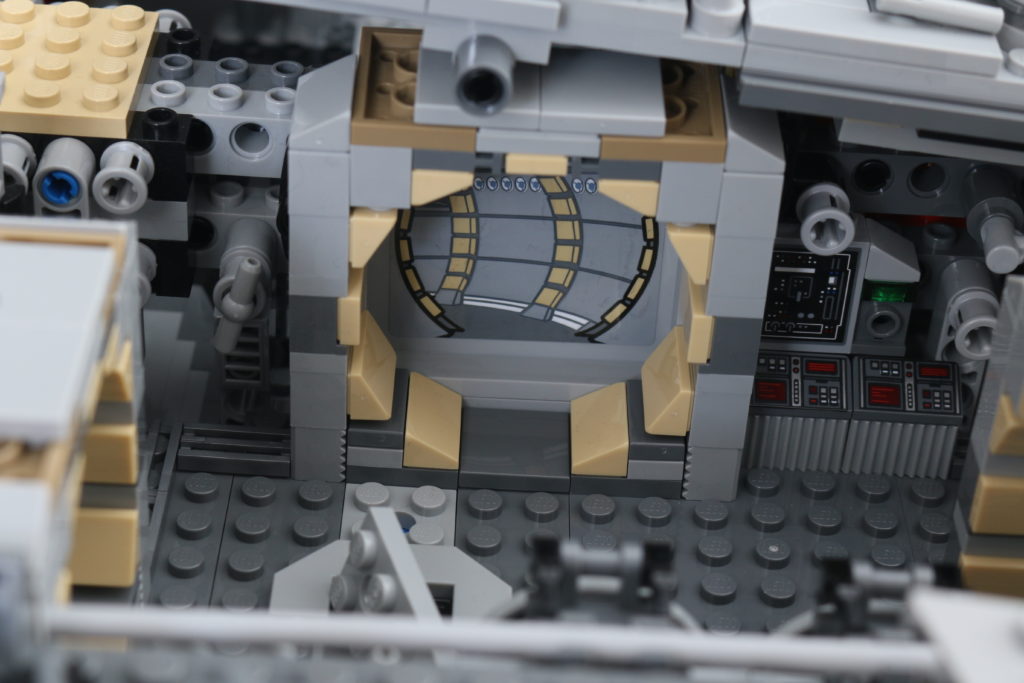 LEGO Star Wars 75192 UCS Ultimate Collectors Series Millennium Falcon review 42